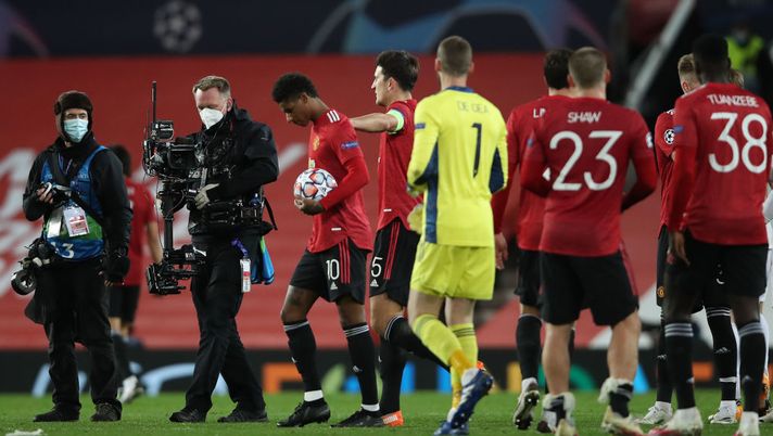 MANCHESTER, ENGLAND - OCTOBER 28: Harry Maguire of Manchester United congratulates team mate Marcus Rashford of Manchester United as he holds the match ball after scoring a hat-rick following the UEFA Champions League Group H stage match between Manchester United and RB Leipzig at Old Trafford on October 28, 2020 in Manchester, England. Sporting stadiums around the UK remain under strict restrictions due to the Coronavirus Pandemic as Government social distancing laws prohibit fans inside venues resulting in games being played behind closed doors. (Photo by Clive Brunskill/Getty Images) MANCHESTER, ENGLAND - OCTOBER 28: Harry Maguire of Manchester United congratulates team mate Marcus Rashford of Manchester United as he holds the match ball after scoring a hat-rick following the UEFA Champions League Group H stage match between Manchester United and RB Leipzig at Old Trafford on October 28, 2020 in Manchester, England. Sporting stadiums around the UK remain under strict restrictions due to the Coronavirus Pandemic as Government social distancing laws prohibit fans inside venues resulting in games being played behind closed doors. (Photo by Clive Brunskill/Getty Images)