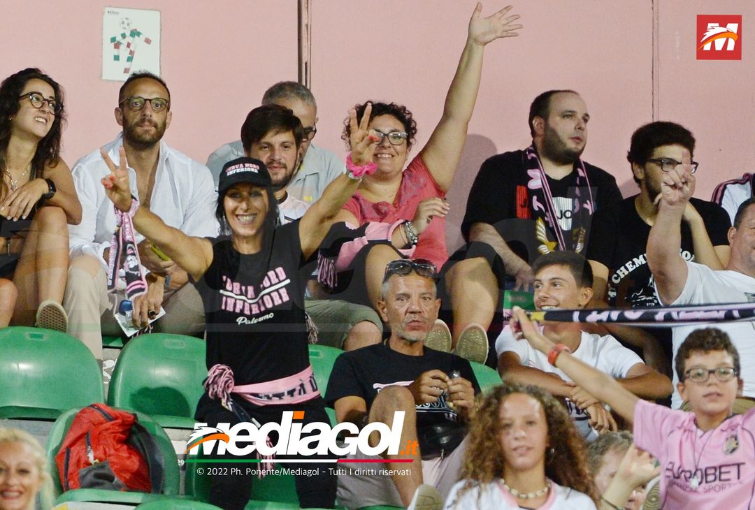 FOTOTIFO, Palermo-Ascoli 2-3: i tifosi allo stadio “Renzo Barbera” (Gallery) - immagine 36