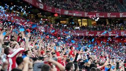 Barcellona contestato dai tifosi dell’Atletico Bilbao: lancio soldi finti in campo
