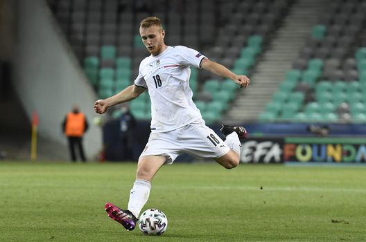  LJUBLJANA, SLOVENIA - MAY 31: Tommaso Pobega of Italy shoots and misses during the 2021 UEFA European Under-21 Championship Quarter-finals match between Portugal and Italy at Stadion Stozice on May 31, 2021 in Ljubljana, Slovenia. (Photo by Jurij Kodrun/Getty Images) 