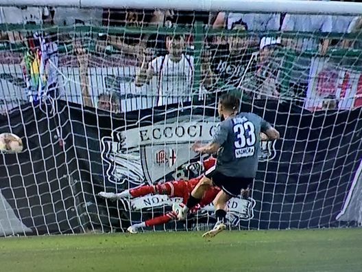  Il momento del rigore vincente di Rubin 