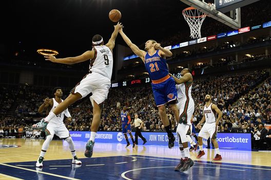 LONDON, ENGLAND - JANUARY 15: Jared Dudley of Milwaukee Bucks challenges Lou Amundsen of New York Knicks for the ball during the NBA match between New York Knicks and Milwaukee Bucks at O2 Arena on January 15, 2015 in London, England. NOTE TO USER: User expressly acknowledges and agrees that, by downloading and or using this photograph, User is consenting to the terms and conditions of the Getty Images License Agreement. (Photo by Mike Hewitt/Getty Images) LONDON, ENGLAND - JANUARY 15: Jared Dudley of Milwaukee Bucks challenges Lou Amundsen of New York Knicks for the ball during the NBA match between New York Knicks and Milwaukee Bucks at O2 Arena on January 15, 2015 in London, England. NOTE TO USER: User expressly acknowledges and agrees that, by downloading and or using this photograph, User is consenting to the terms and conditions of the Getty Images License Agreement. (Photo by Mike Hewitt/Getty Images)