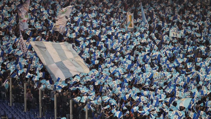 ROME, ITALY - APRIL 04: SS Lazio fans support their team during the TIM Cup match between AS Roma and SS Lazio at Stadio Olimpico on April 4, 2017 in Rome, Italy. (Photo by Paolo Bruno/Getty Images) ROME, ITALY - APRIL 04: SS Lazio fans support their team during the TIM Cup match between AS Roma and SS Lazio at Stadio Olimpico on April 4, 2017 in Rome, Italy. (Photo by Paolo Bruno/Getty Images)