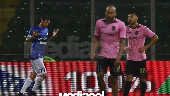 Udinese, paura per Thereau: rotto vetro dell’auto, rubati orologio e borsone Udinese, paura per Thereau: rotto vetro dell’auto, rubati orologio e borsone