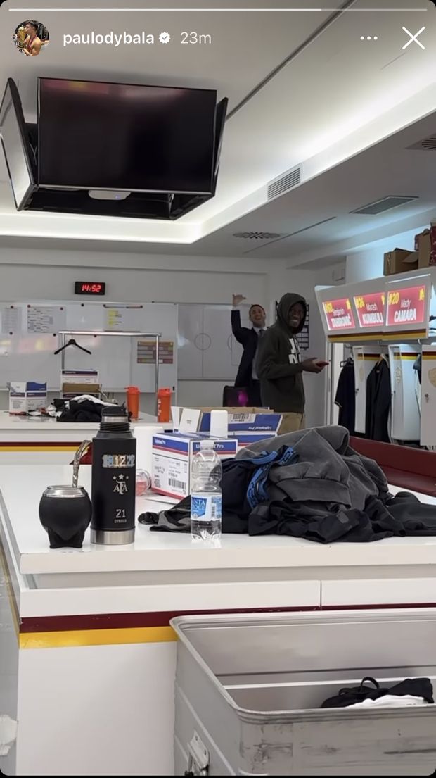 Roma, Dybala scherza con Camara negli spogliatoi. Sorrisi e musica a tutto volume- immagine 2