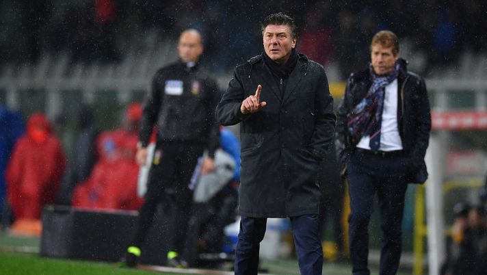 TURIN, ITALY - NOVEMBER 23:  Torino FC head coach Walter Mazzari gestures during the Serie A match between Torino FC and FC Internazionale at Stadio Olimpico di Torino on November 23, 2019 in Turin, Italy.  (Photo by Valerio Pennicino/uringGetty Images) 