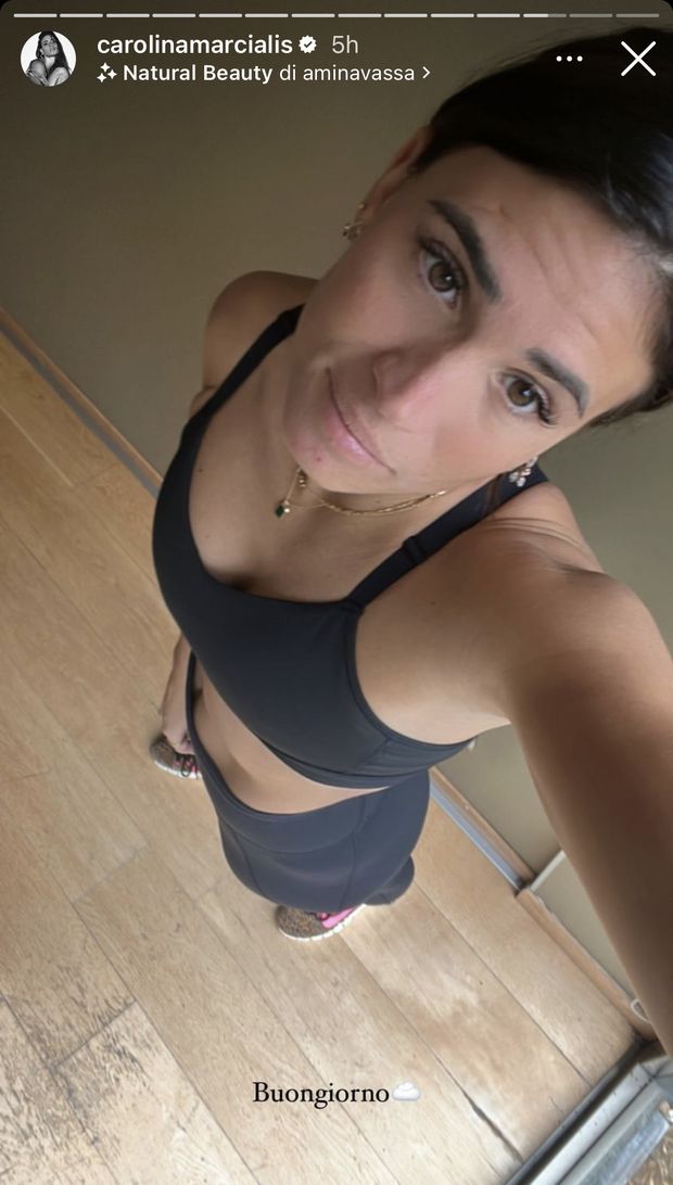 Carolina Marcialis, il buongiorno è sensuale. Scatto sexy per lady Cassano di prima mattina- immagine 2