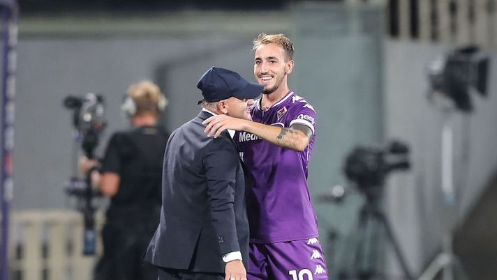 FLORENCE, ITALY - SEPTEMBER 19: Gaetano Castrovilli of ACF Fiorentina celebrates with Giuseppe Iachini after scoring a goal during the Serie A match between ACF Fiorentina and Torino FC at Stadio Artemio Franchi on September 19, 2020 in Florence, Italy. (Photo by Gabriele Maltinti/Getty Images) Fiorentina, non solo Ribery out: i due cambi obbligati di Iachini per l’Atalanta - immagine 1