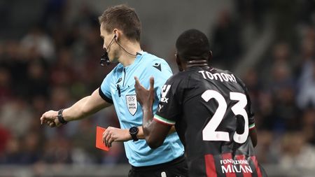 arbitro Daniel Siebert espulsione Fikayo Tomori AC Milan Milan-Chelsea 0-2 Champions League 2022-2023