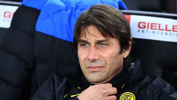 UDINE, ITALY - JANUARY 23: Antonio Conte head coach of FC Internazionale looks on prior to the Serie A match between Udinese Calcio and FC Internazionale at Dacia Arena on January 23, 2021 in Udine, Italy. (Photo by Alessandro Sabattini/Getty Images) Conte: “Eriksen, il calcio non è rugby! Dzeko-Sanchez? Siete lontani anni luce se…” - immagine 1