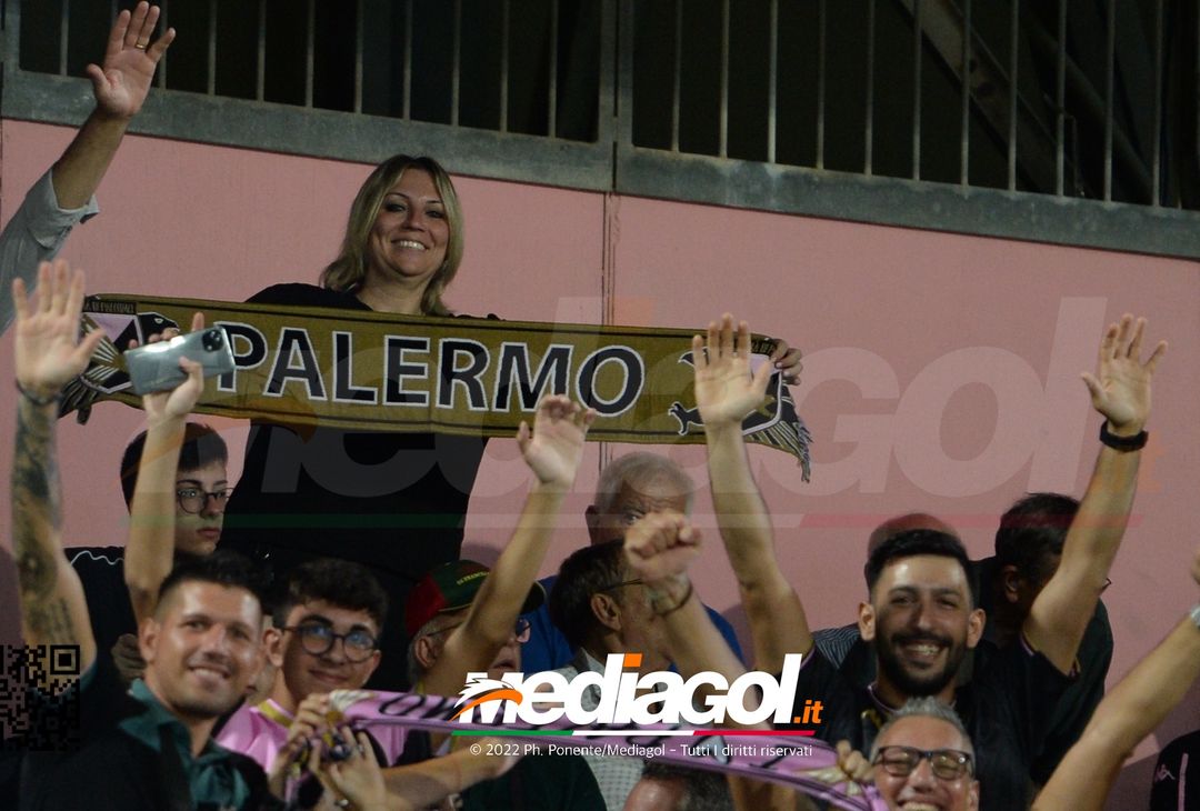 FOTOTIFO, Palermo-Genoa 1-0: i tifosi allo stadio “Renzo Barbera” (Gallery) - immagine 70