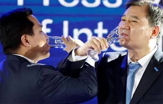 , il brindisi di Suning , il brindisi di Suning