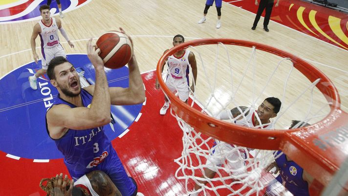 WUHAN, CHINA - SEPTEMBER 08: Danilo Gallinari #8 of Italy shoots against Puerto Rico during the Group J FIBA Basketball World Cup China 2019 match between Puerto Rico and Italy at Wuhan Sports Center on September 08, 2019 in Wuhan, China. (Photo by Andy Wong - Pool/Getty Images) 