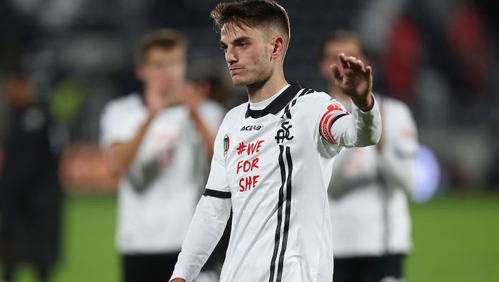 LA SPEZIA, ITALY - NOVEMBER 28: Giulio Maggiore of Spezia Calcio shows his dejection during the Serie A match between Spezia Calcio and Bologna FC at Stadio Alberto Picco on November 28, 2021 in La Spezia, Italy. (Photo by Gabriele Maltinti/Getty Images) Secolo XIX: “Spezia, cessione in Serie A per Maggiore. Operazione in dirittura di arrivo” - immagine 1