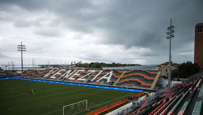 A general view shows tribunes of the Pier-Luigi-Penzo stadium prior to the Italian Serie A football match Unione Venezia vs Spezia on September 19, 2021 in Venice. (Photo by Marco BERTORELLO / AFP) (Photo by MARCO BERTORELLO/AFP via Getty Images) Venezia, finalmente buone notizie: altri sei membri del gruppo oggi negativi al Covid - immagine 1