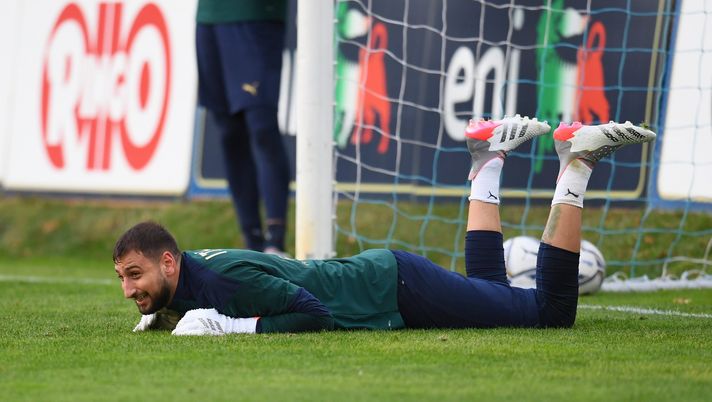 FLORENCE, ITALY - NOVEMBER 09: Gianluigi Donnarumma of Italy in action during a Italy training session at Centro Tecnico Federale di Coverciano on November 09, 2021 in Florence, Italy. (Photo by Claudio Villa/Getty Images) CAPU…T DERBY – La bugia di Donnarumma - immagine 1