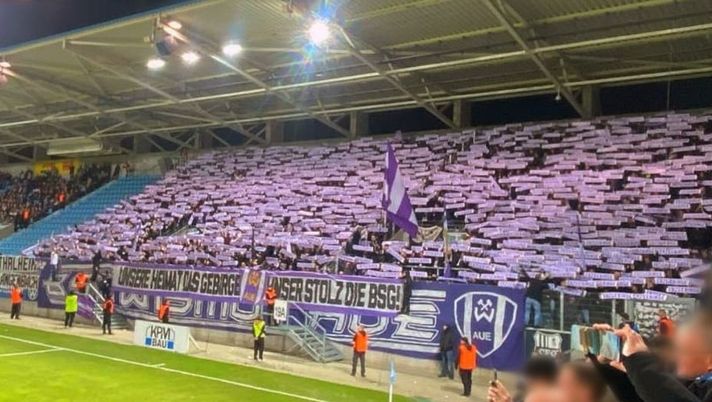 Derby della Sassonia, ultras del Chemintzer bruciano striscioni avversari - immagine 1