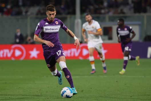 GERMOGLI PH: 09 MAGGIO 2022 FIRENZE STADIO ARTEMIO FRANCHI PARTITA CAMPIONATO SERIE A 2021 2022 FIORENTINA VS ROMA NELLA FOTO ALEKSA TERZIC © FOTOCRONACHE GERMOGLI Fiorentina, serve un nuovo terzino sinistro? Terzic verso l’addio in estate- immagine 2