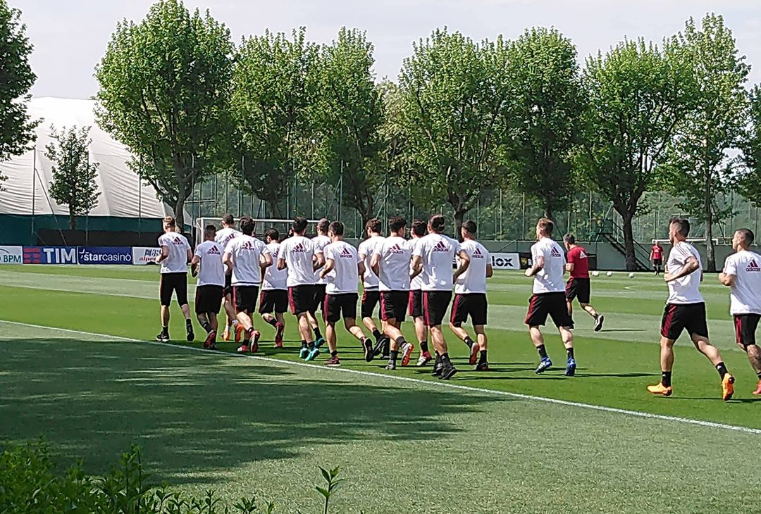 Il Milan si allena a Milanello