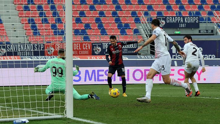 BOLOGNA, ITALY - JANUARY 30: Gianluigi Donnarumma goalkeeper of AC Milan saves his goal during the Serie A match between Bologna FC  and AC Milan at Stadio Renato Dall'Ara on January 30, 2021 in Bologna, Italy. (Photo by Mario Carlini / Iguana Press/Getty Images) 