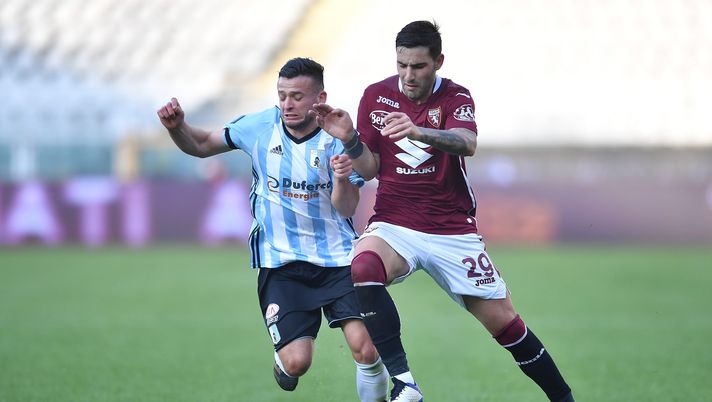 TURIN, ITALY - NOVEMBER 26:  Nicola Murru (R) of Torino FC is challenged by  Marco Toscano of Virtus Entella during the Coppa Italia match between Torino FC and Virtus Entella at Stadio Olimpico di Torino on November 26, 2020 in Turin, Italy.  (Photo by Valerio Pennicino/Getty Images) 
