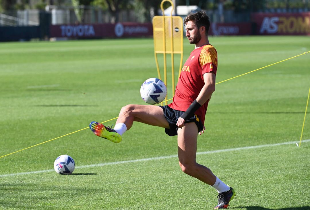Trigoria, la Roma torna in campo in vista della sfida col Verona – FOTO GALLERY - immagine 34