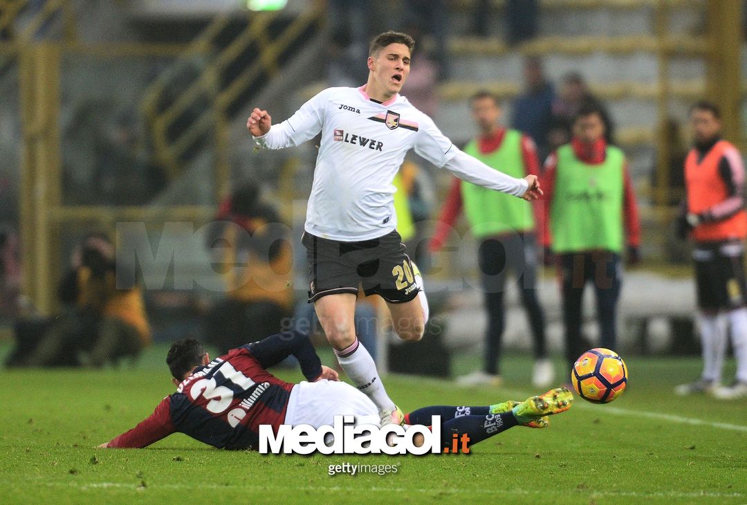  BOLOGNA, ITALY - NOVEMBER 20:Roland Sallai # 20 of US Citta di Palermo in action  during the Serie A match between Bologna FC and US Citta di Palermo at Stadio Renato Dall'Ara on November 20, 2016 in Bologna, Italy.  (Photo by Mario Carlini / Iguana Press/Getty Images) 