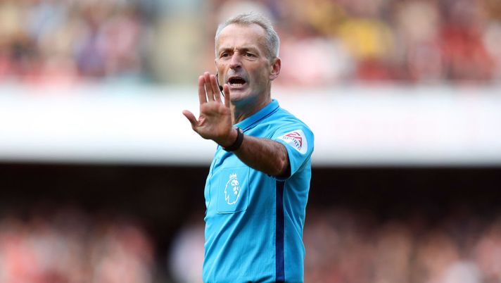 LONDON, ENGLAND - OCTOBER 06: Referee Martin Atkinson during the Premier League match between Arsenal FC and AFC Bournemouth at Emirates Stadium on October 06, 2019 in London, United Kingdom. (Photo by Catherine Ivill/Getty Images) LONDON, ENGLAND - OCTOBER 06: Referee Martin Atkinson during the Premier League match between Arsenal FC and AFC Bournemouth at Emirates Stadium on October 06, 2019 in London, United Kingdom. (Photo by Catherine Ivill/Getty Images)