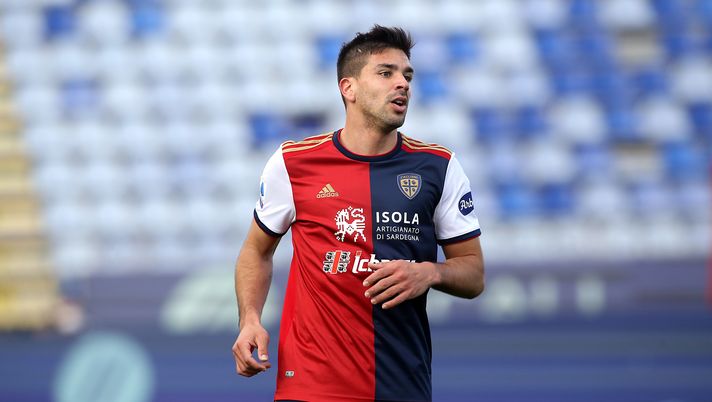 CAGLIARI, ITALY - FEBRUARY 14: Giovanni Simeone of Cagliari looks on  during the Serie A match between Cagliari Calcio  and Atalanta BC at Sardegna Arena on February 14, 2021 in Cagliari, Italy. (Photo by Enrico Locci/Getty Images) 
