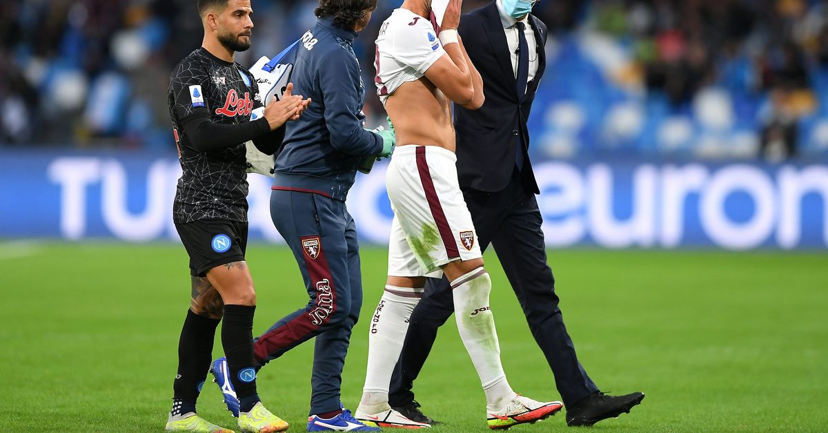 Napoli-Turin: Mandragora injury to his right knee, comes out in tears