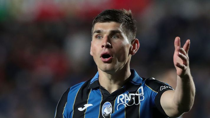 BERGAMO, ITALY - APRIL 18: Ruslan Malinovskyi of Atalanta BC gestures during the Serie A match between Atalanta BC and Hellas Verona FC at Gewiss Stadium on April 18, 2022 in Bergamo, Italy. (Photo by Emilio Andreoli/Getty Images) Quando uscirà il listone 2022-2023 di Leghe Fantacalcio: questa è la probabile data - immagine 1