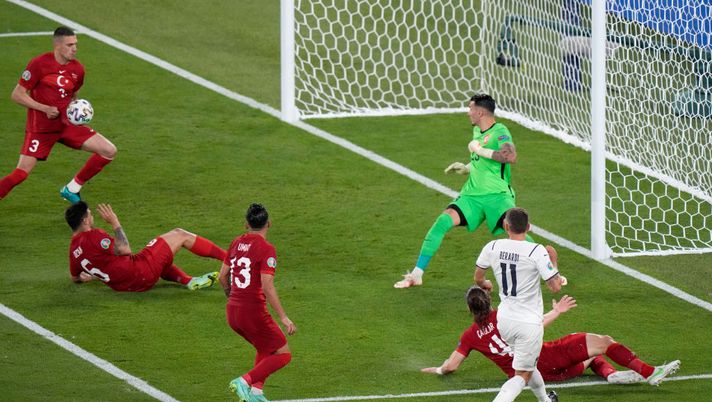 ROME, ITALY - JUNE 11: Domenico Berardi of Italy crosses the ball in incident leading to Merih Demiral of Turkey scoring an own goal for Italy's first goal during the UEFA Euro 2020 Championship Group A match between Turkey and Italy at the Stadio Olimpico on June 11, 2021 in Rome, Italy. (Photo by Andrew Medichini - Pool/Getty Images) Farioli, l’allenatore filosofo alla conquista della Turchia - immagine 1