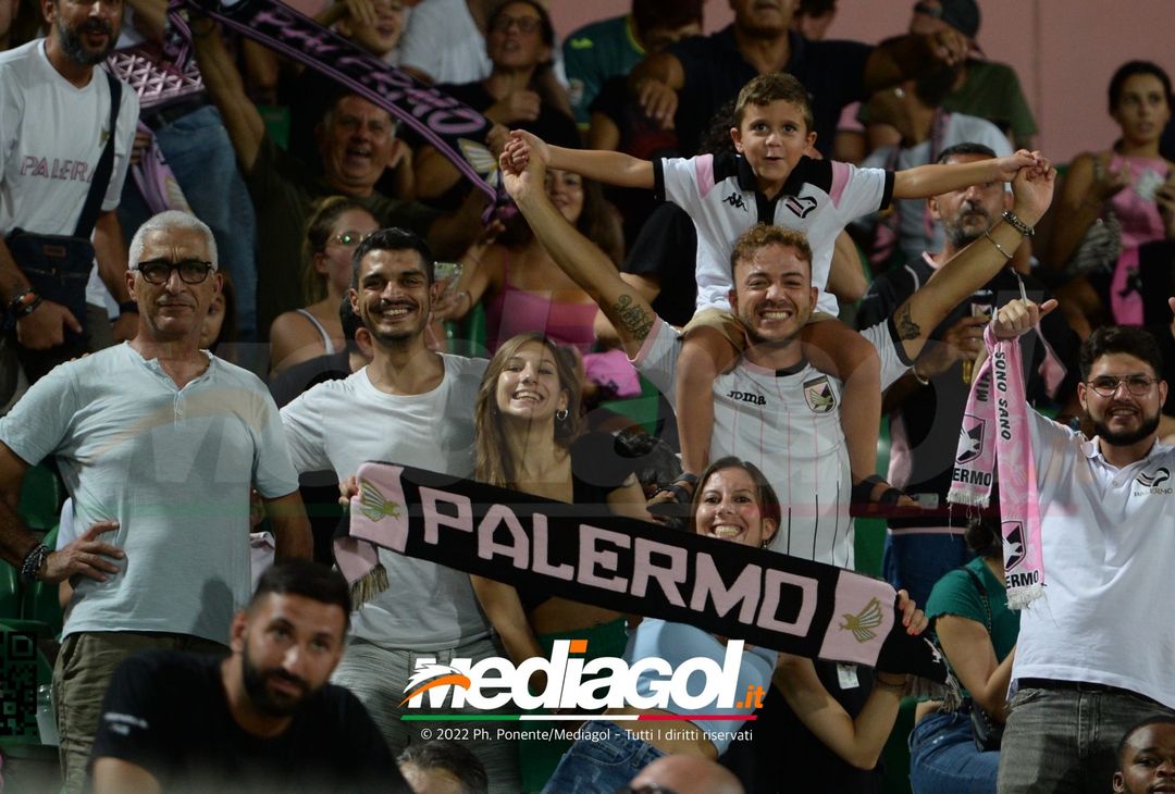 FOTOTIFO, Palermo-Genoa 1-0: i tifosi allo stadio “Renzo Barbera” (Gallery) - immagine 76
