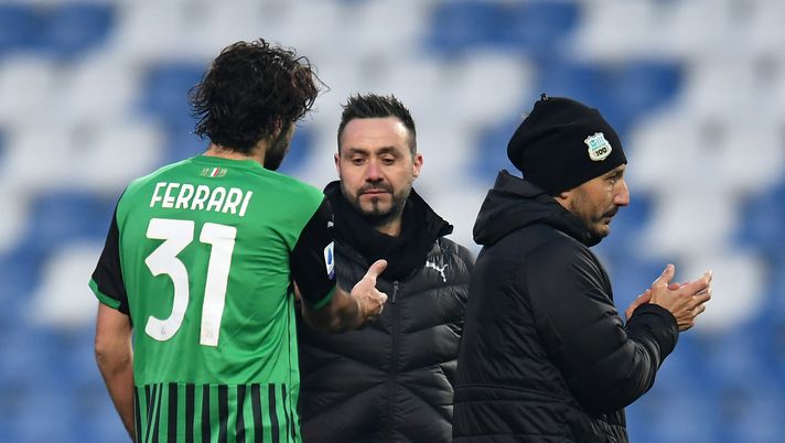 REGGIO NELL'EMILIA, ITALY - JANUARY 17: Gian Marco Ferrari of US Sassuolo and Roberto De Zerbi, Manager of Sassuolo embrace after the Serie A match between US Sassuolo and Parma Calcio at Mapei Stadium - Città del Tricolore on January 17, 2021 in Reggio nell'Emilia, Italy. Sporting stadiums around Italy remain under strict restrictions due to the Coronavirus Pandemic as Government social distancing laws prohibit fans inside venues resulting in games being played behind closed doors. (Photo by Alessandro Sabattini/Getty Images) REGGIO NELL'EMILIA, ITALY - JANUARY 17: Gian Marco Ferrari of US Sassuolo and Roberto De Zerbi, Manager of Sassuolo embrace after the Serie A match between US Sassuolo and Parma Calcio at Mapei Stadium - Città del Tricolore on January 17, 2021 in Reggio nell'Emilia, Italy. Sporting stadiums around Italy remain under strict restrictions due to the Coronavirus Pandemic as Government social distancing laws prohibit fans inside venues resulting in games being played behind closed doors. (Photo by Alessandro Sabattini/Getty Images)