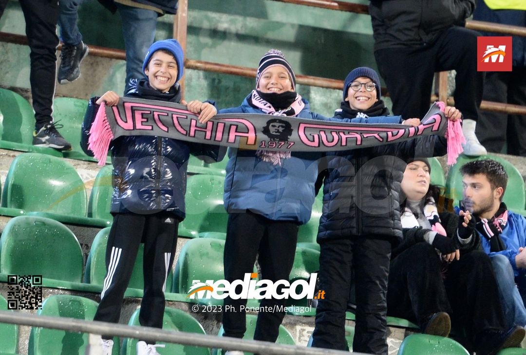 FOTOTIFO Palermo-Ternana 0-0, gli scatti ai tifosi al “Renzo Barbera” (Gallery) - immagine 39