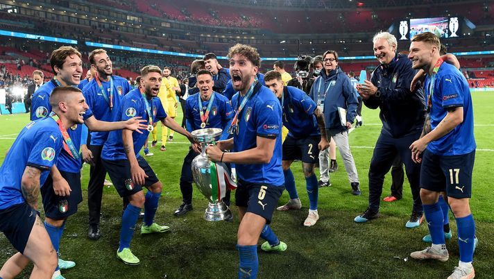 LONDON, ENGLAND - JULY 11: Manuel Locatelli of Italy celebrates with The Henri Delaunay Trophy following his team's victory in the UEFA Euro 2020 Championship Final between Italy and England at Wembley Stadium on July 11, 2021 in London, England. (Photo by Paul Ellis - Pool/Getty Images)  LONDON, ENGLAND - JULY 11: Manuel Locatelli of Italy celebrates with The Henri Delaunay Trophy following his team's victory in the UEFA Euro 2020 Championship Final between Italy and England at Wembley Stadium on July 11, 2021 in London, England. (Photo by Paul Ellis - Pool/Getty Images)