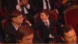 VIDEO Pallone d’Oro, vince Messi: il figlio Mateo impazzisce di gioia in platea