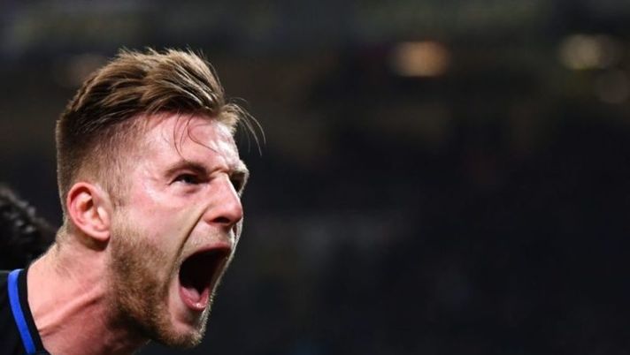 Inter Milan's defender Milan Skriniar from Slovenia celebrates after scoring during the Italian Serie A football match Inter Milan Vs Benevento on February 24, 2018 at the San Siro stadium in Milan. / AFP PHOTO / MARCO BERTORELLO (Photo credit should read MARCO BERTORELLO/AFP/Getty Images) Skriniar confessa: “Mi manca fare gol, so dov’è il problema: ne voglio almeno uno” - immagine 1