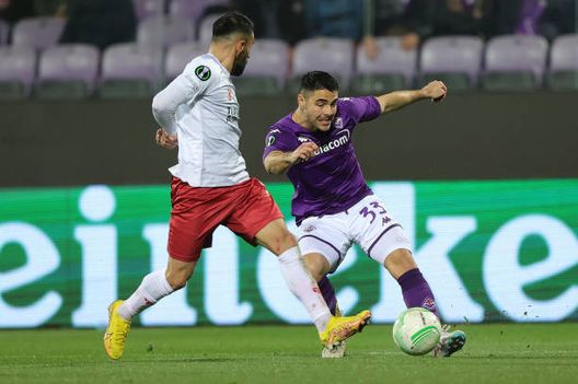 FLORENCE, ITALY - MARCH 09: Riccardo Sottil of ACF Fiorentina in action during the UEFA Europa Conference League round of 16 leg one match between ACF Fiorentina and Sivasspor at Stadio Artemio Franchi on March 9, 2023 in Florence, Italy. (Photo by Gabriele Maltinti/Getty Images) Fiorentina-Lecce: due viola da monitorare ed un indisponibile sicuro- immagine 2