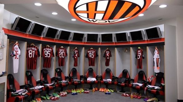 Lo spogliatoio del Milan (fonte foto: vavel.com) Lo spogliatoio del Milan (fonte foto: vavel.com)