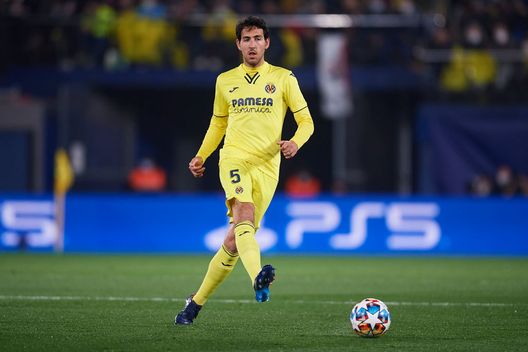 VILLARREAL, SPAIN - FEBRUARY 22: Daniel Parejo of Villarreal CF in action during the UEFA Champions League Round Of Sixteen Leg One match between Villarreal CF and Juventus at Estadio de la Ceramica on February 22, 2022 in Villarreal, Spain. (Photo by Aitor Alcalde/Getty Images) VILLARREAL, SPAIN - FEBRUARY 22: Daniel Parejo of Villarreal CF in action during the UEFA Champions League Round Of Sixteen Leg One match between Villarreal CF and Juventus at Estadio de la Ceramica on February 22, 2022 in Villarreal, Spain. (Photo by Aitor Alcalde/Getty Images)