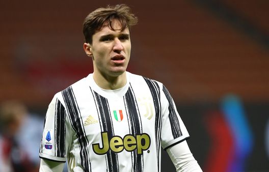 MILAN, ITALY - JANUARY 06: Federico Chiesa of Juventus FC looks on during the Serie A match between AC Milan and Juventus at Stadio Giuseppe Meazza on January 6, 2021 in Milan, Italy. (Photo by Marco Luzzani/Getty Images) MILAN, ITALY - JANUARY 06: Federico Chiesa of Juventus FC looks on during the Serie A match between AC Milan and Juventus at Stadio Giuseppe Meazza on January 6, 2021 in Milan, Italy. (Photo by Marco Luzzani/Getty Images)