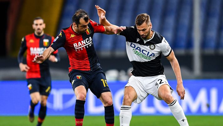 GENOA, ITALY - MARCH 13: Goran Pandev of Genoa (C) and Fernando Llorente of Udinese vie for the ball during the Serie A match between Genoa CFC and Udinese Calcio at Stadio Luigi Ferraris on March 13, 2021 in Genoa, Italy. (Photo by Paolo Rattini/Getty Images) 