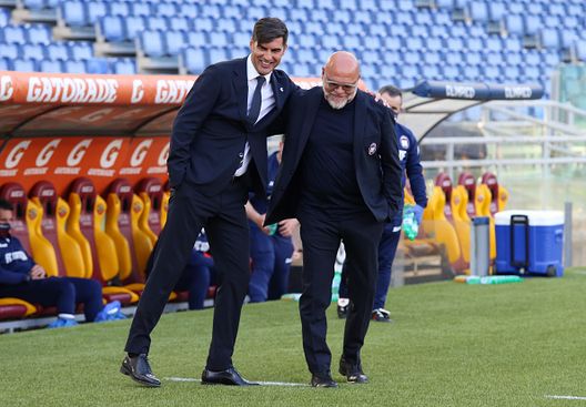 ROME, ITALY - MAY 09: Paulo Fonseca, Head Coach of A.S Roma interacts with Serse Cosmi, Head Coach of Crotone prior to the Serie A match between AS Roma and FC Crotone at Stadio Olimpico on May 09, 2021 in Rome, Italy. Sporting stadiums around Italy remain under strict restrictions due to the Coronavirus Pandemic as Government social distancing laws prohibit fans inside venues resulting in games being played behind closed doors. (Photo by Paolo Bruno/Getty Images) ROME, ITALY - MAY 09: Paulo Fonseca, Head Coach of A.S Roma interacts with Serse Cosmi, Head Coach of Crotone prior to the Serie A match between AS Roma and FC Crotone at Stadio Olimpico on May 09, 2021 in Rome, Italy. Sporting stadiums around Italy remain under strict restrictions due to the Coronavirus Pandemic as Government social distancing laws prohibit fans inside venues resulting in games being played behind closed doors. (Photo by Paolo Bruno/Getty Images)