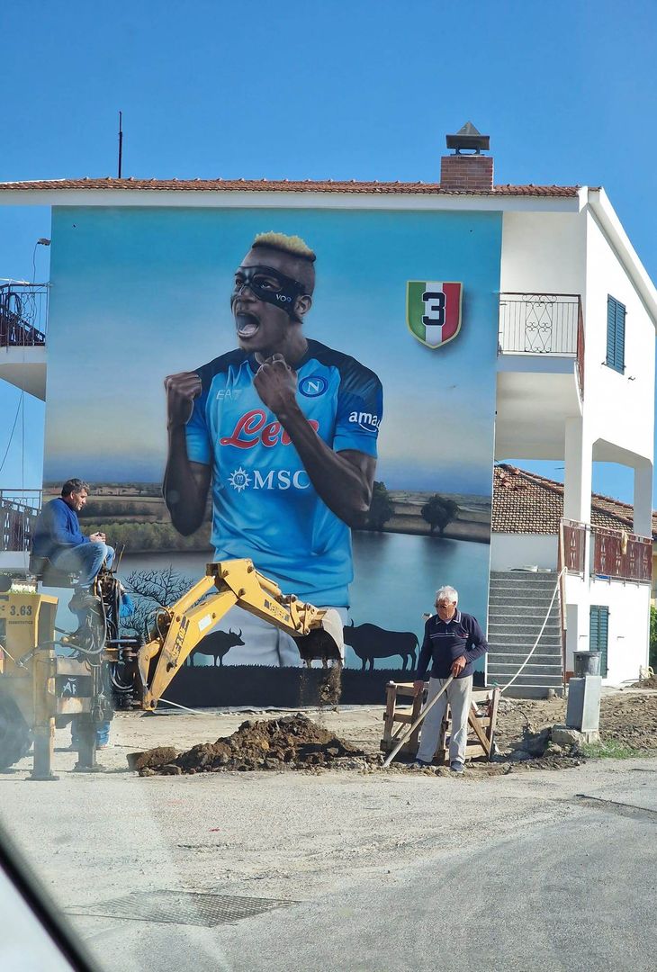 GALLERY A Castel Volturno spunta un murale dedicato a Osimhen - immagine 2