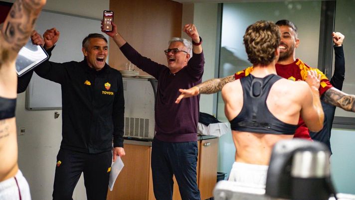 Roma, nel delirio di fine gara il pensiero va a Kumbulla: Mou gli telefona - immagine 1