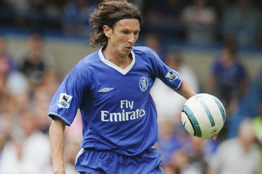 Alexej Smertin controls the ball during the match between Chelsea and Manchester-United.
Image: Phil Cole / Getty Images.
Alexej Smertin controls the ball during the match between Chelsea and Manchester-United.
Image: Phil Cole / Getty Images.