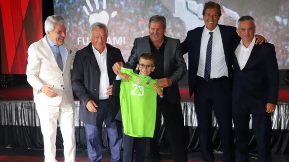 Argentina, che passione: pagati 100 milioni di pesos per maglia Dibu Martínez!- immagine 4