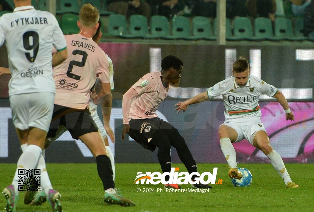 FOTO Palermo-Venezia 0-3, 30ª giornata Serie B 2023-2024 (GALLERY) - immagine 61