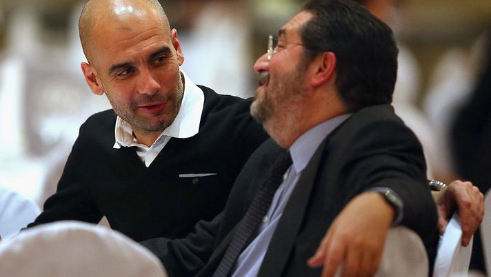 MOSCOW, RUSSIA - NOVEMBER 27: Head coach Josep Guardiola of Bayern Muenchen talks Giovanni Branchini (R) during the Champions Dinner at RitzCarlon Hotel Moscow after winning UEFA Champions League Group D match between PFC CSKA Moskva and FC Bayern Muenchen on November 27, 2013 in Moscow, Russia. (Photo by Alexander Hassenstein/Bongarts/Getty Images) Mercato, Branchini: “Il nostro operato utilizzato per giustificare ciò che non funziona” - immagine 1